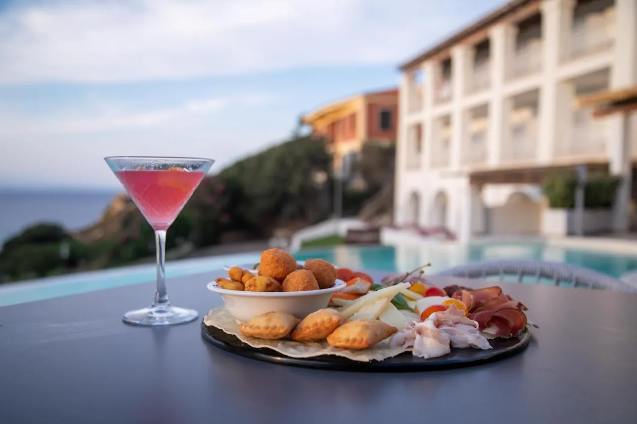 Hotel Moresco Santa Teresa Gallura 4*,